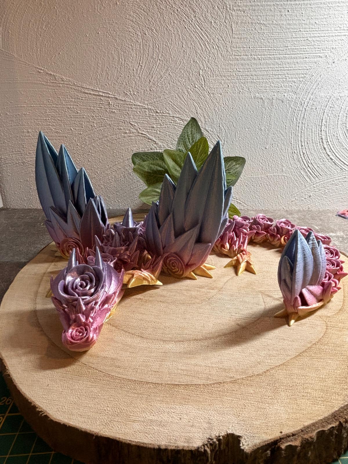 Rosendrache mit beweglichen Flügel