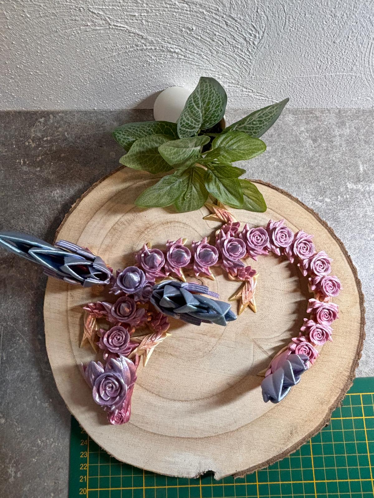 Rosendrache mit beweglichen Flügel