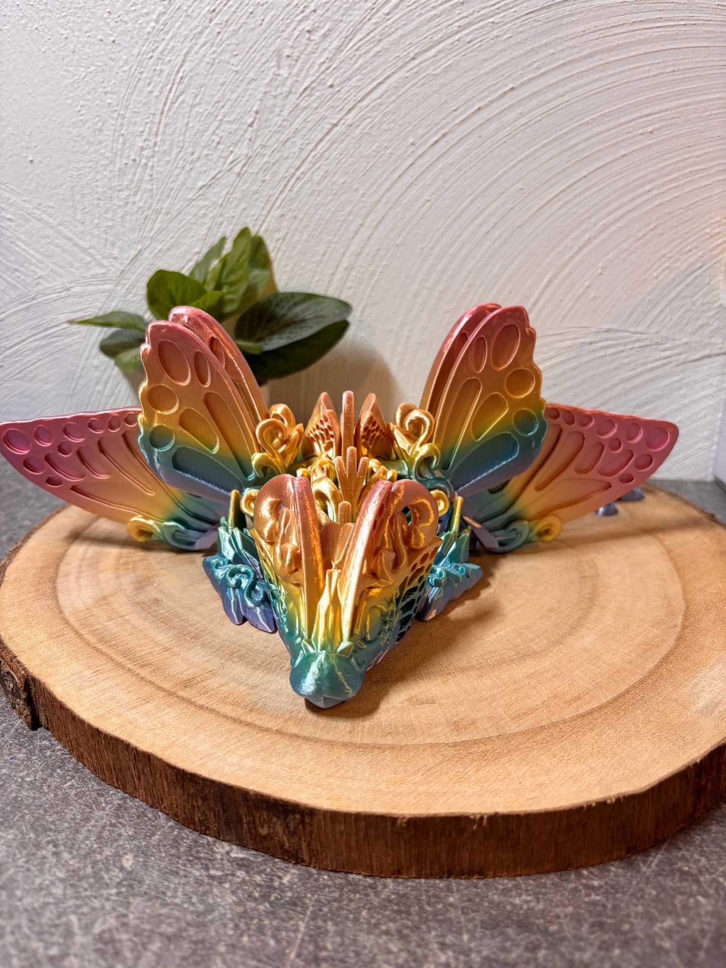 Schmetterlingsdrachen mit grossen beweglichen Flügel