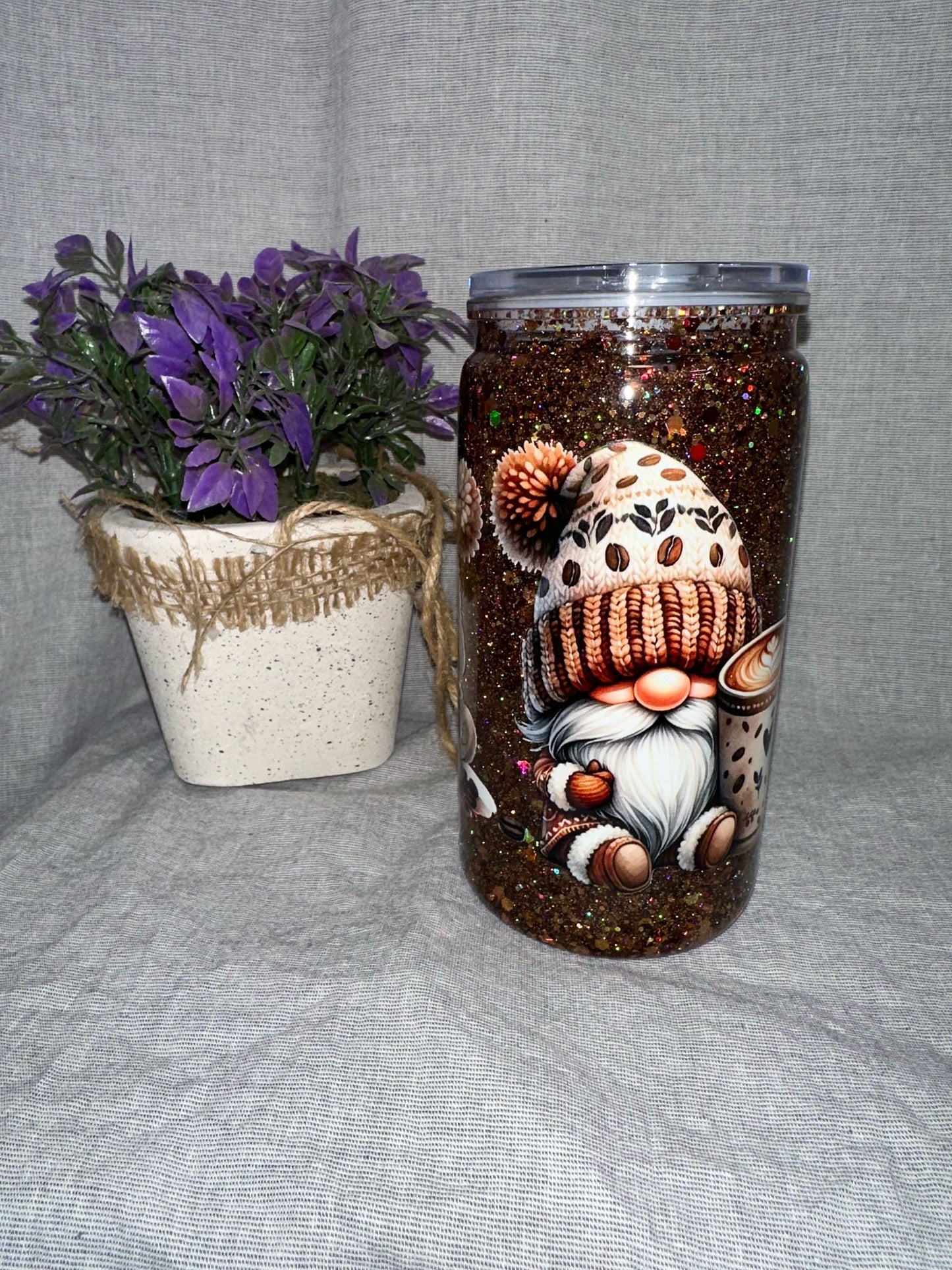 Snowglobe Becher Wichtel braun