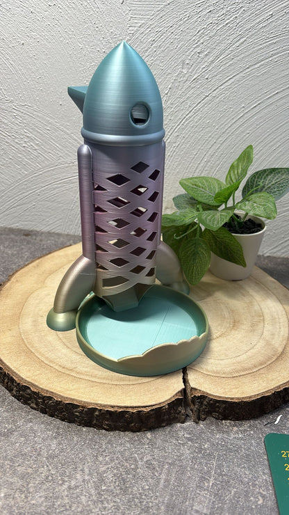 Würfelturm Rakete mit Ablage